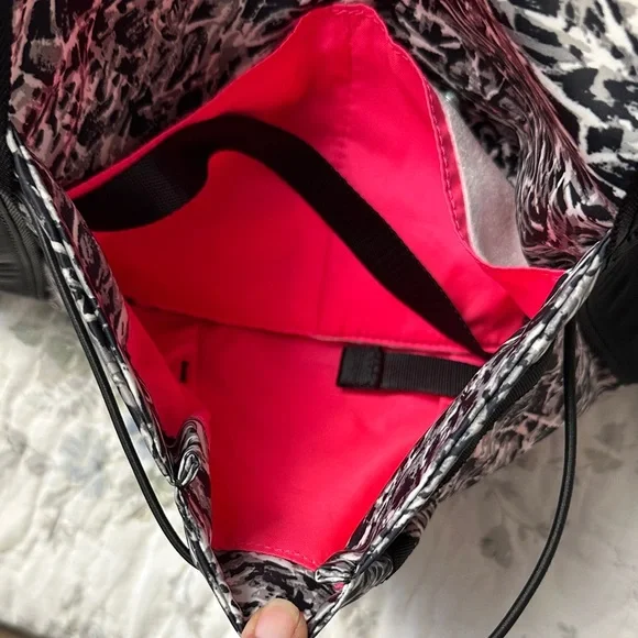 LuluLemon Black and White Patterned Duffel Bag, gym - Picture 5 of 16